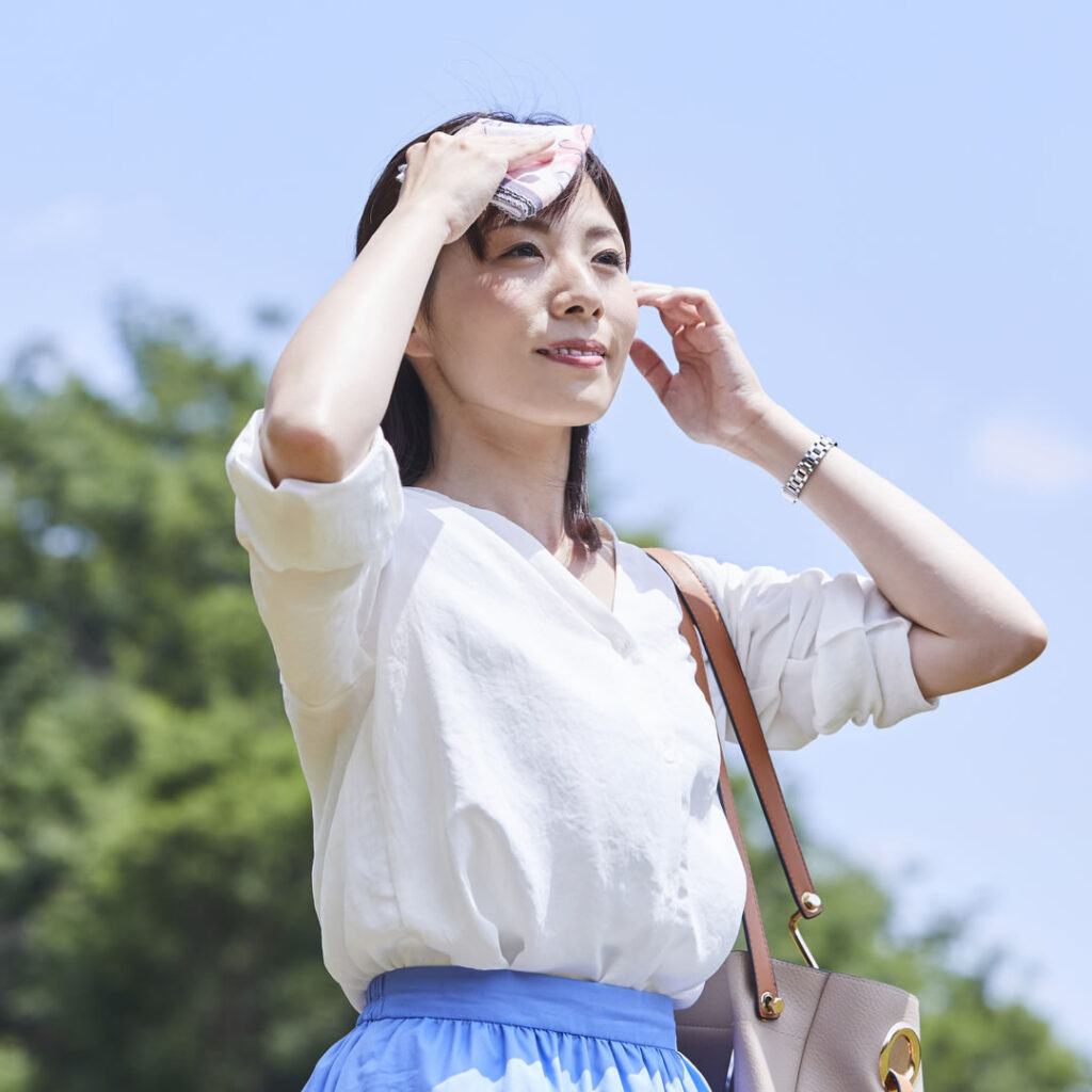 頭皮の汗が気になる女性
